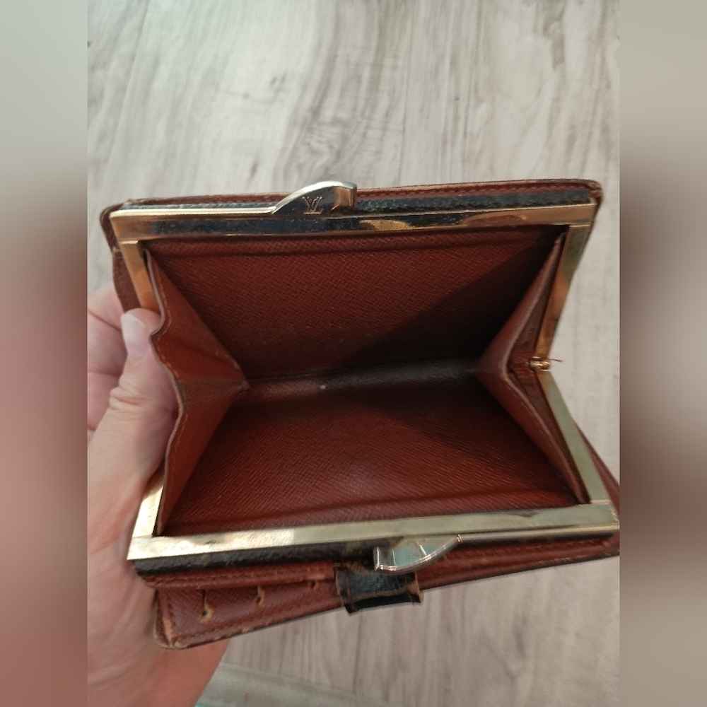 Louis Vuitton Monogram Kisslock Wallet - Picture 8 of 15